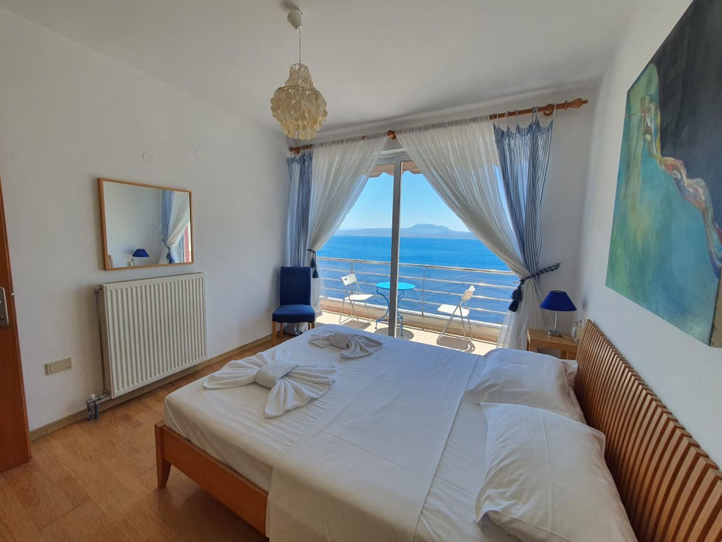 Luxury Suite Artemisia by the sea